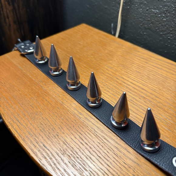 Spiked Choker - Picture 4 of 5